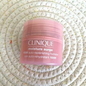 Clinique moisture surge NEW